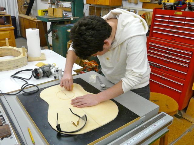 Inlaying the rosette