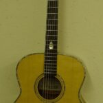 Top This instrument has a heavily bear clawed sitka spruce top.